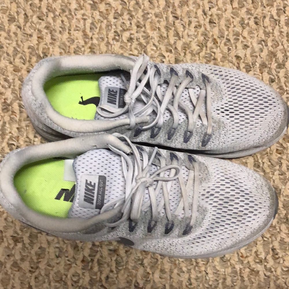 Nike Womens tennis shoes